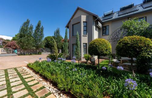 Potchefstroom House | Adato Guesthouse: Family-Friendly Stay with Pool & Breakfast