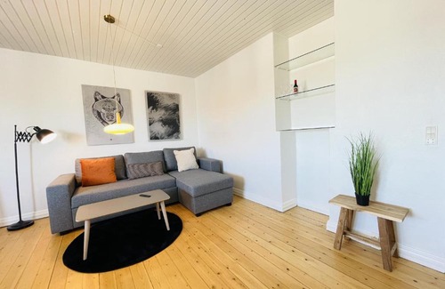 Norresundby Apartment | Modern Apartment in Noerresundby - Pet & Child Friendly