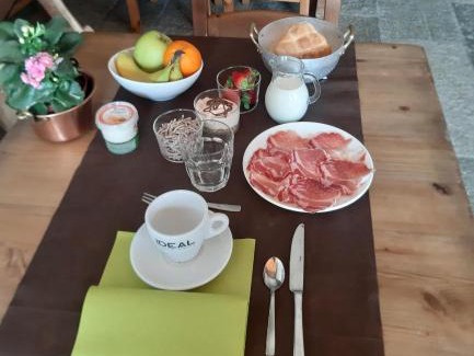 Ronco House | Pet-Friendly Adda Vegia with Breakfast and Family Amenities