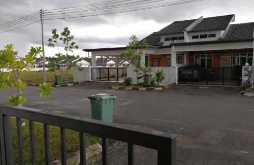 Kampung Merdang Gayam House | Pet-Friendly Stays at Address No 915 - Guest Rated 9/10