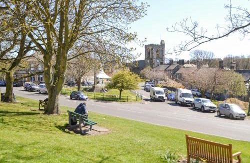 Rothbury House | Pet-Friendly Addycombe Cottage with Excellent Guest Ratings