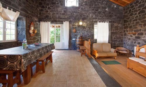 Prainha House | Oceanfront Getaway at Adega Poça - 4-Star Comfort Awaits