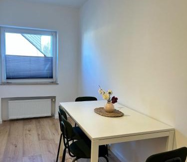Schonnebeck Apartment | Family-Friendly Stay at Adel Kaldekirche - 7/10 Rated