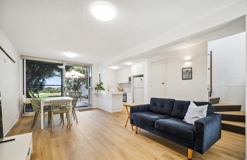 Semaphore Park House | Beachfront Bliss at Adelaide Beach Serenity - Guest Rated 9.6
