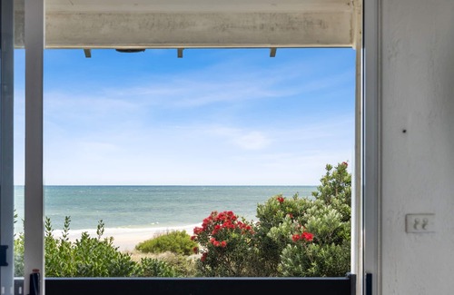 Semaphore Park House | Beachfront Bliss at Adelaide Beach Serenity - Guest Rated 9.6