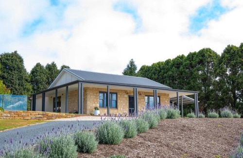 Summertown Villa | Enchanting Adelaide Hills Cottage with Scenic Views & Pool