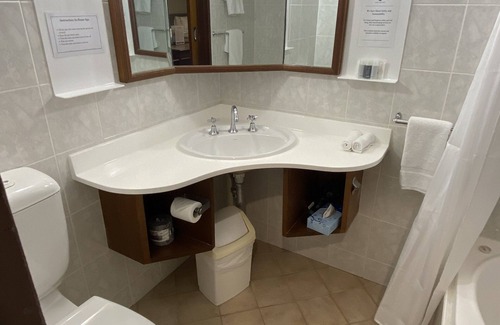North Adelaide Hotel | Adelaide Inn: Family-Friendly Retreat with Pool & Spa