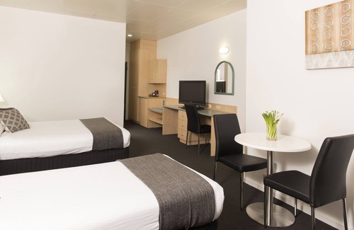Adelaide Central Business District Hotel | Discover Adelaide Riviera Hotel: 4-Star Comfort & Great Amenities