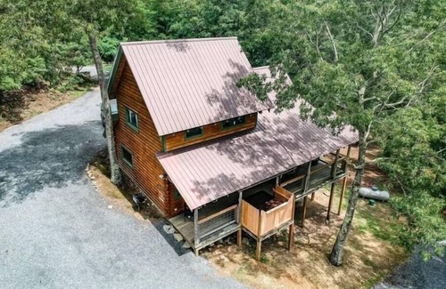 Townsend Cabin | Adelaide's Den: Family-Friendly 2 Bedroom Cabin Retreat