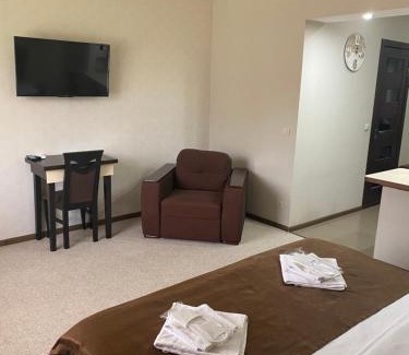Mizhhirya Apartment | Premier Stay at Adele: 10/10 Rated with Pool & Hot Tub