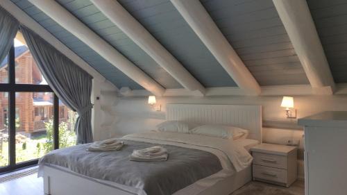 Mizhhirya Apartment | Premier Stay at Adele: 10/10 Rated with Pool & Hot Tub