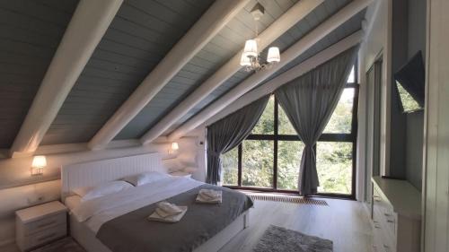 Mizhhirya Apartment | Premier Stay at Adele: 10/10 Rated with Pool & Hot Tub