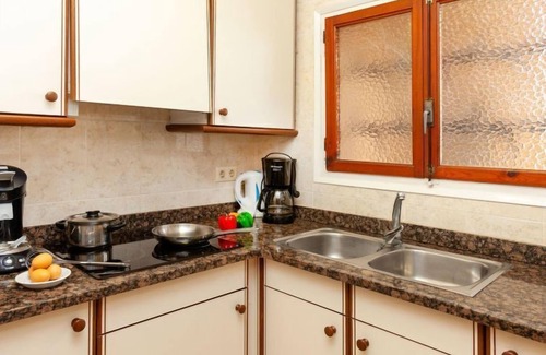 L'Escala Apartment | Oceanfront Adelfa Apartment with Spa & Breakfast Included