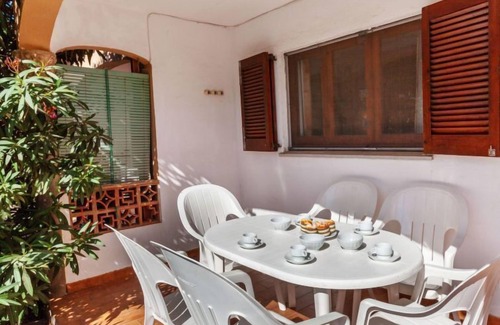 L'Escala Apartment | Oceanfront Adelfa Apartment with Spa & Breakfast Included
