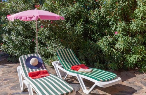 L'Escala Apartment | Oceanfront Adelfa Apartment with Spa & Breakfast Included