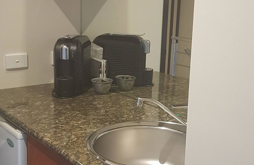 Echuca Apartment | Adelphi Apartment 6A: Guest Rated 10/10 with Pool & Breakfast
