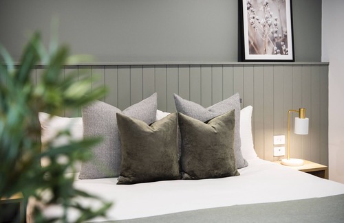 Central Mudgee Hotel | Discover Aden Hotel Mudgee: Family-Friendly with Pool & Breakfast