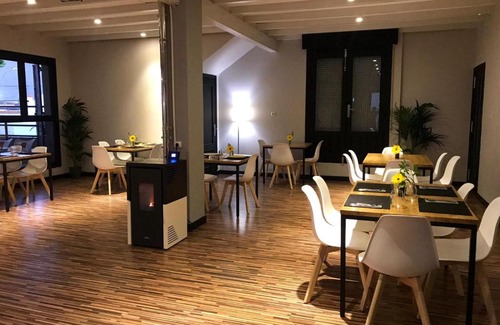 Zarza de Alange House | Pet-Friendly ADEREZO Hostal Restaurante with High Ratings