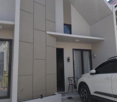 Garut House | Budget-Friendly Stay at Adinda Syariah B 09 Paseban