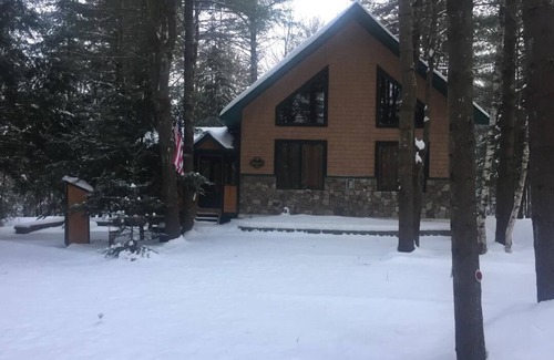 Athol Cabin | Adirondack Cabin Getaway: Perfect for Family Retreats