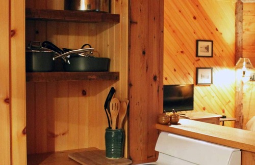 North Pole Cabin | Eco-Friendly Adirondack Riverfront Retreat – Guest Rated 10/10
