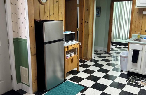 Gloversville Apartment | Inviting Adirondack Spirit: Family-Friendly Getaway with Kitchen