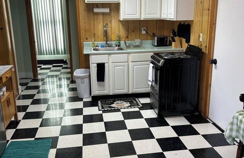 Gloversville Apartment | Inviting Adirondack Spirit: Family-Friendly Getaway with Kitchen
