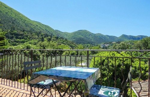 Nyons Apartment | Inviting Country House with Breathtaking Views & Pool
