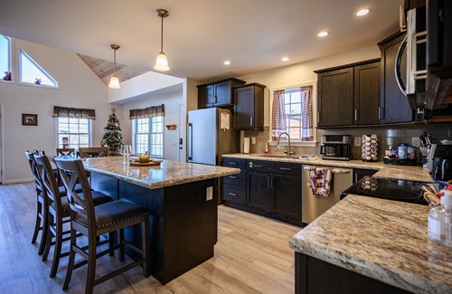 Old Forge Ski Chalet | Inviting chalet near marina with pet-friendly amenities