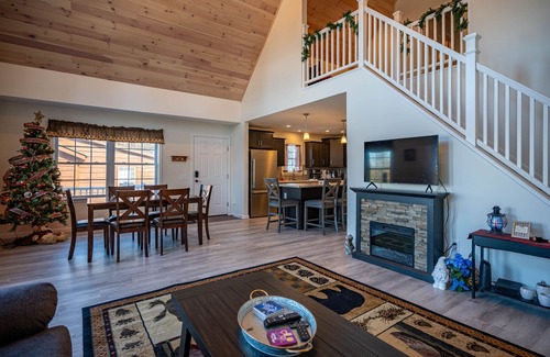 Old Forge Ski Chalet | Inviting chalet near marina with pet-friendly amenities