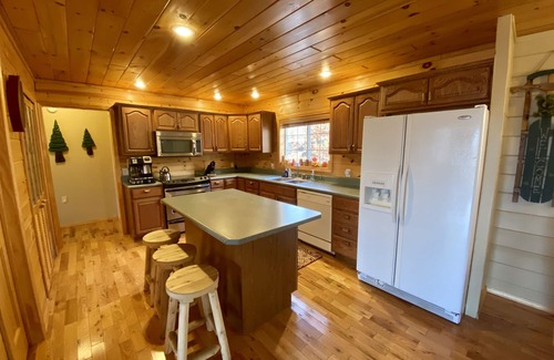 Old Forge House | Cozy ADK Lake House Retreat with Ocean & Lake Views