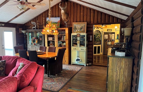 Star Lake House | Book Your Lakefront Escape with Free Raft & 10/10 Rating