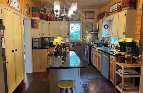 Star Lake House | Book Your Lakefront Escape with Free Raft & 10/10 Rating
