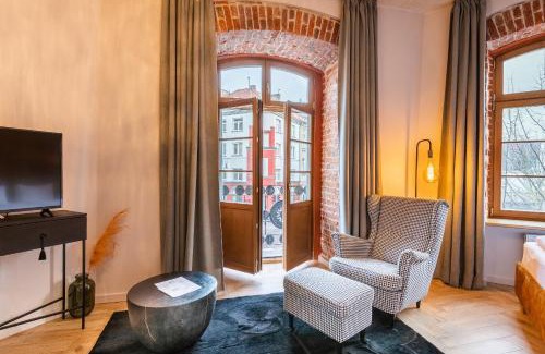 Old Town Apartment | Adler Aparthotel: Family-Friendly Stay with Breakfast Included