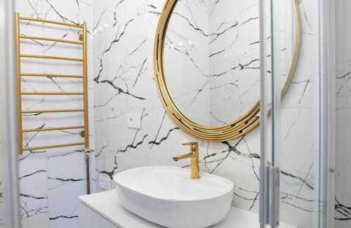 Old Town Apartment | Adler Aparthotel: Family-Friendly Stay with Breakfast Included