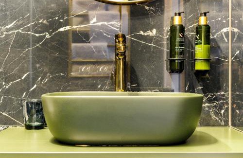 Old Town Apartment | Adler Aparthotel: Family-Friendly Stay with Breakfast Included