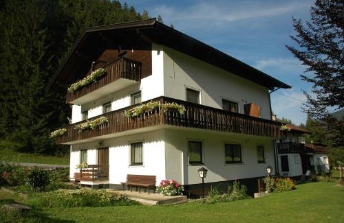 Sellrain House | Adlerhorst: Pet-Friendly Retreat with Breakfast Included