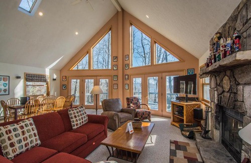 McHenry House | Adlerskron Four-Bedroom Holiday Home with Hot Tub & Kitchen