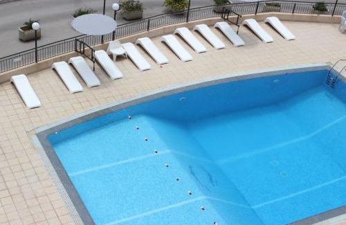 Adma wa Dafneh Apartment | Enjoy Oceanfront Bliss at Adma Blue Screen Hotel