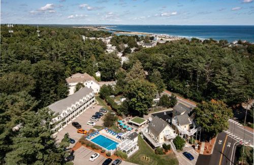 Ogunquit Hotel | Admiral's Inn Resort: Oceanfront Retreat with Pool & Hot Tub