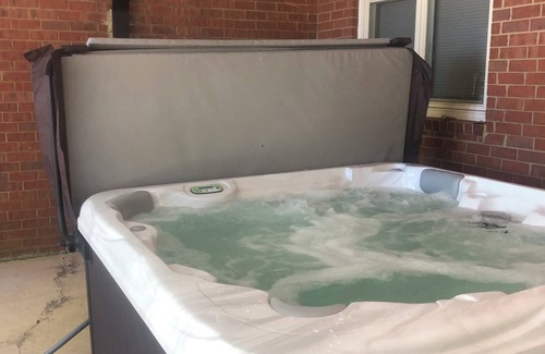 Flowery Branch House | Admiral's Sandy Beach Chalet: Rated 10/10 with Hot Tub & Spa