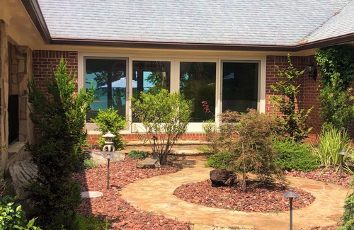 Flowery Branch House | Admiral's Sandy Beach Chalet: Rated 10/10 with Hot Tub & Spa