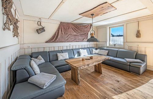 Barth Apartment | Oceanfront Retreat at Admiral Stuuv - Rated 9.9/10