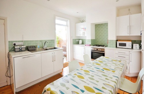 Yarmouth Cottage | Admirals Cottage: Cozy Oceanfront Escape for Four Guests
