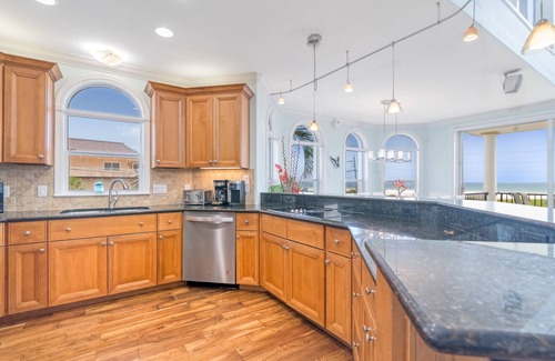 Siesta Key Condo | Admirals Watch | Ocean View with Heated Pool & Balcony