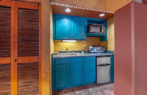 Taos Bed & Breakfast | Relax at Adobe and Pines Inn: 5-Star Oceanfront Escape