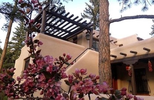 Cascade Hotel | Top-Rated Getaway: Adobe Inn at Cascade Awaits You