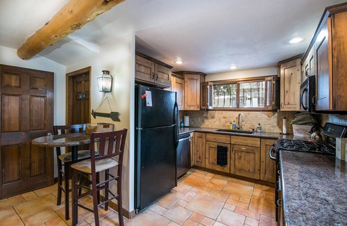 Buena Vista House | Pet-Friendly Adobe Inn: Ideal Location in the Heart of Town