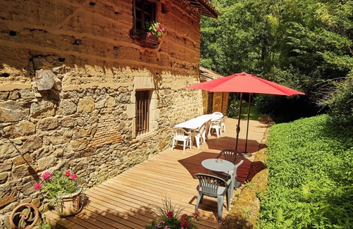 Aubusson-dʼAuvergne House | Adobe mill on the banks of a torrent - Near Lac d'Aubusson - rated 3*.