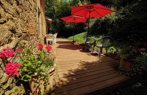 Aubusson-dʼAuvergne House | Adobe mill on the banks of a torrent - Near Lac d'Aubusson - rated 3*.